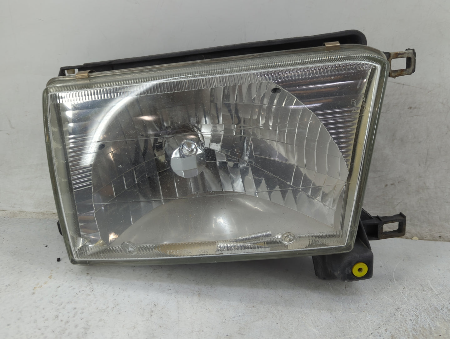 1999-2002 Toyota 4runner Passenger Right Oem Head Light Headlight Lamp - Oemusedautoparts1.com