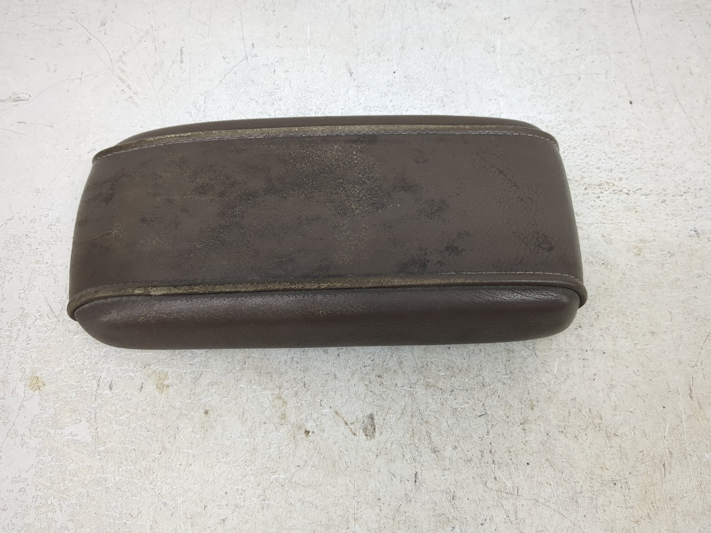 2002 Toyota 4runner Center Console Armrest Cover Lid Fits OEM Used Auto Parts - Oemusedautoparts1.com