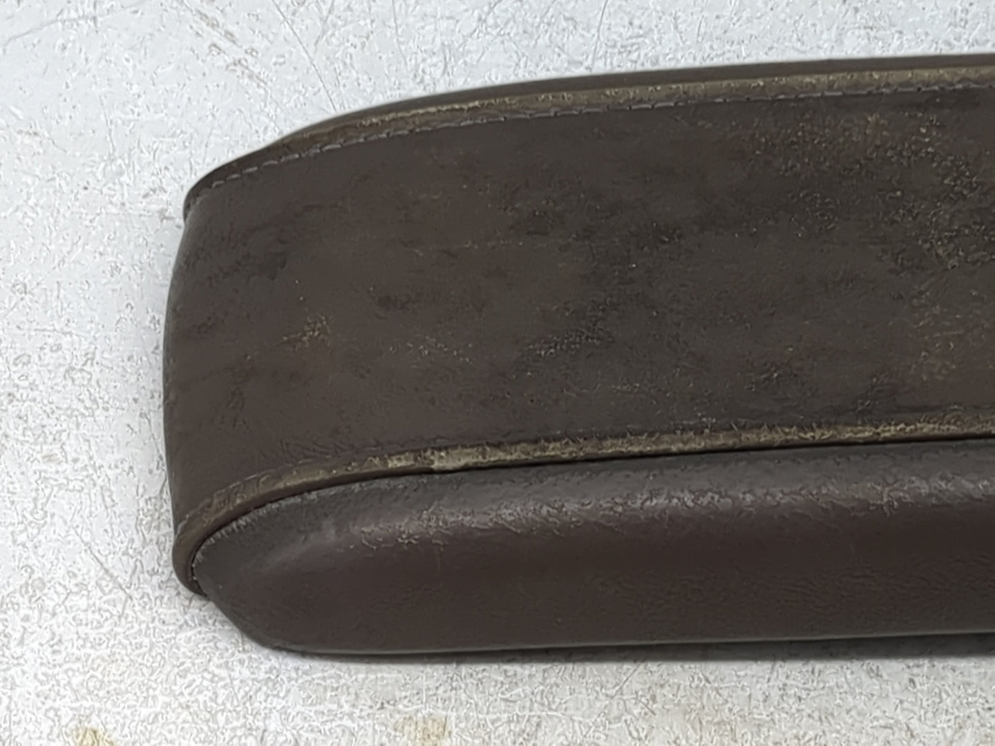 2002 Toyota 4runner Center Console Armrest Cover Lid Fits OEM Used Auto Parts - Oemusedautoparts1.com