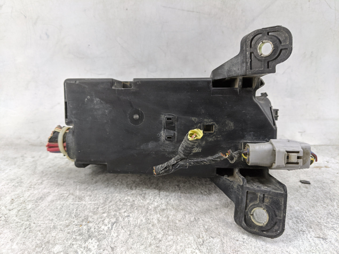 2000-2002 Toyota 4runner Fusebox Fuse Box Panel Relay Module P/N:90987-02006 056700-6912, 82626-30020 Fits Fits 2000 2001 20