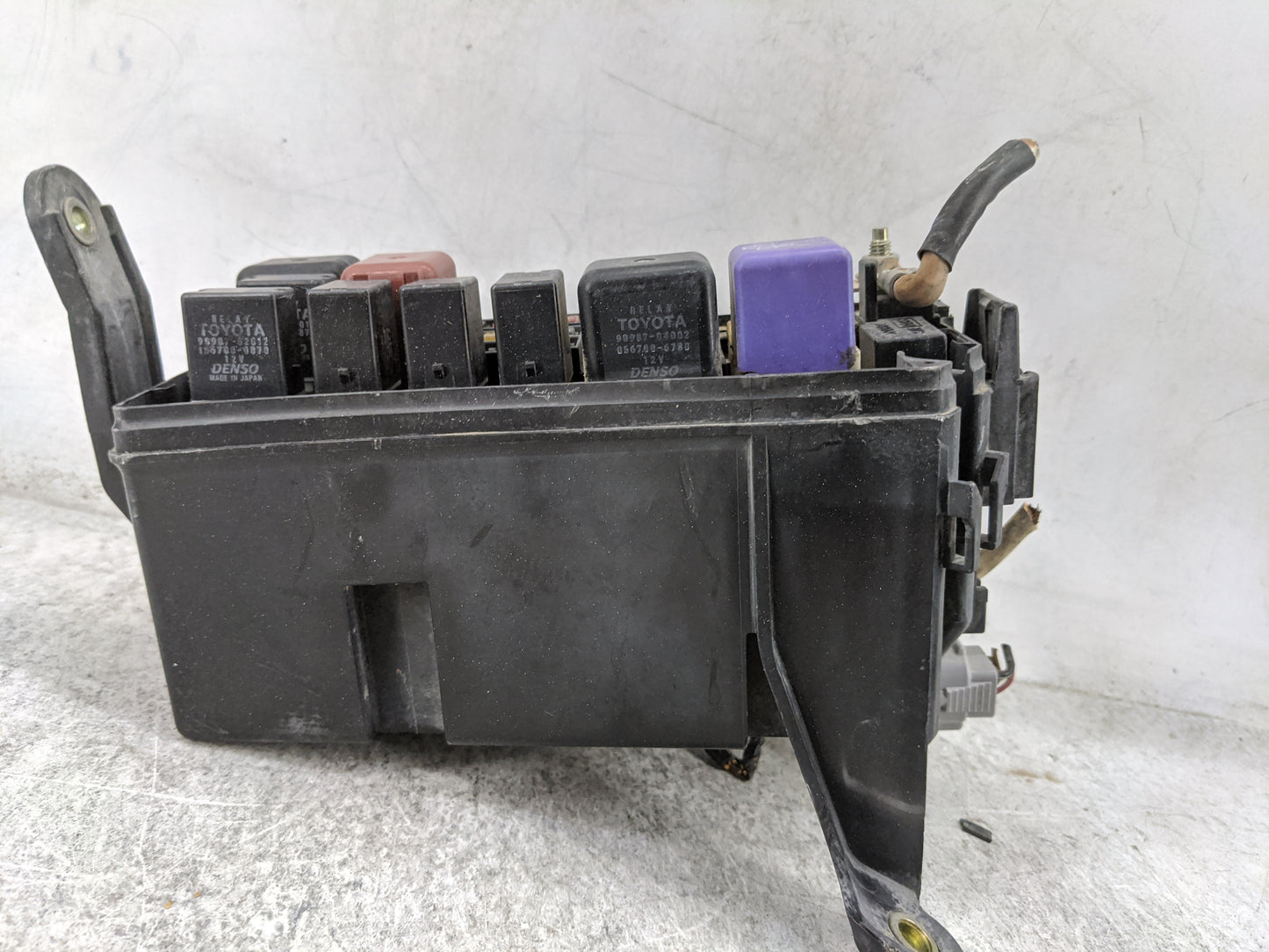 2000-2002 Toyota 4runner Fusebox Fuse Box Panel Relay Module P/N:90987-02006 056700-6912, 82626-30020 Fits Fits 2000 2001 20