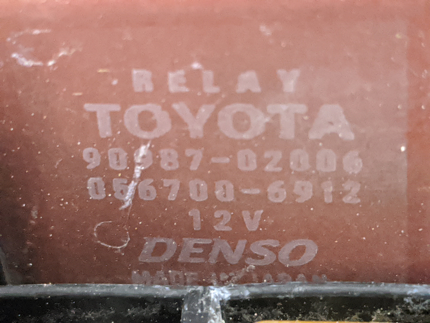 2000-2002 Toyota 4runner Fusebox Fuse Box Panel Relay Module P/N:90987-02006 056700-6912, 82626-30020 Fits Fits 2000 2001 20