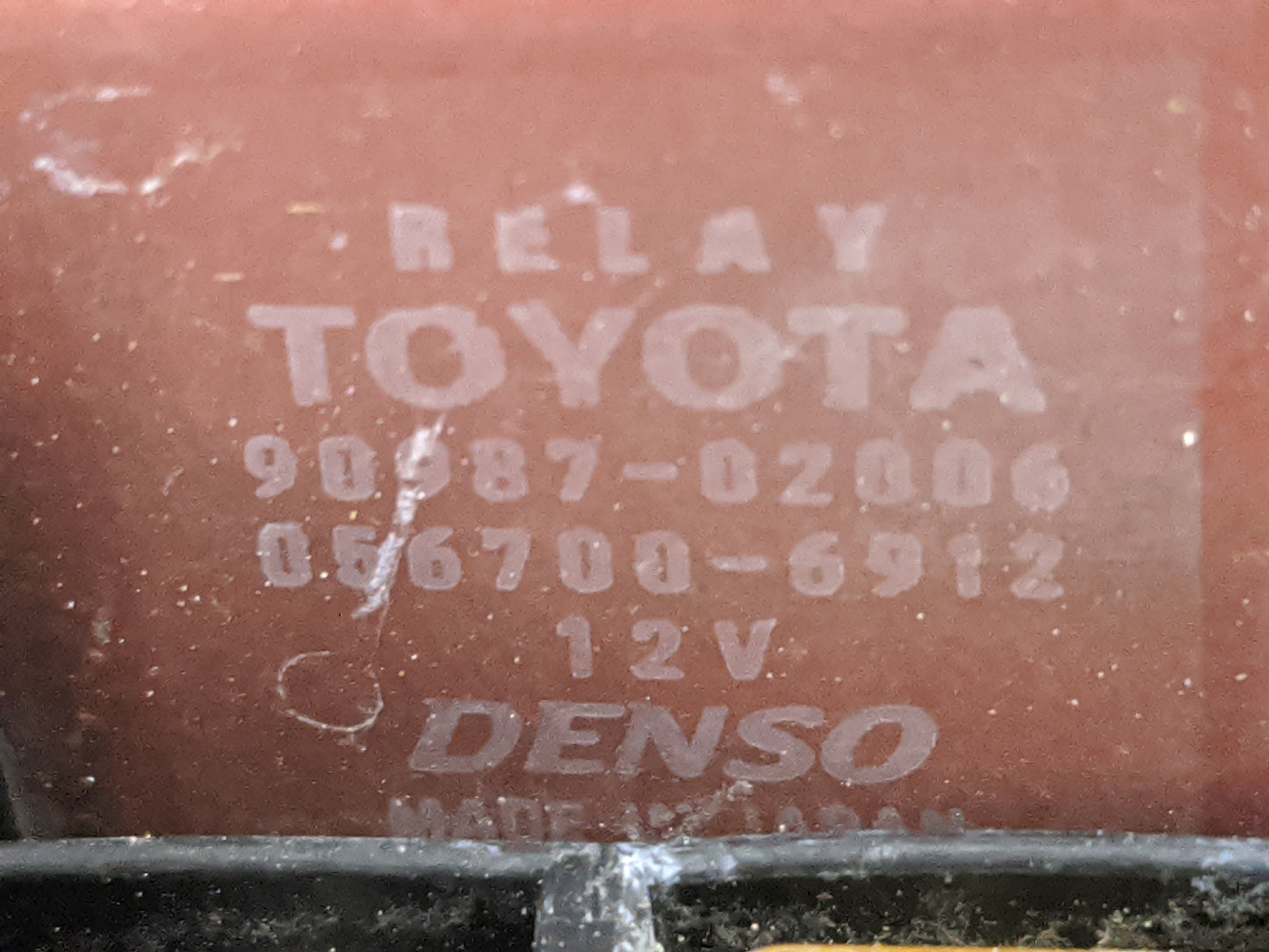 2000-2002 Toyota 4runner Fusebox Fuse Box Panel Relay Module P/N:90987-02006 056700-6912, 82626-30020 Fits Fits 2000 2001 20