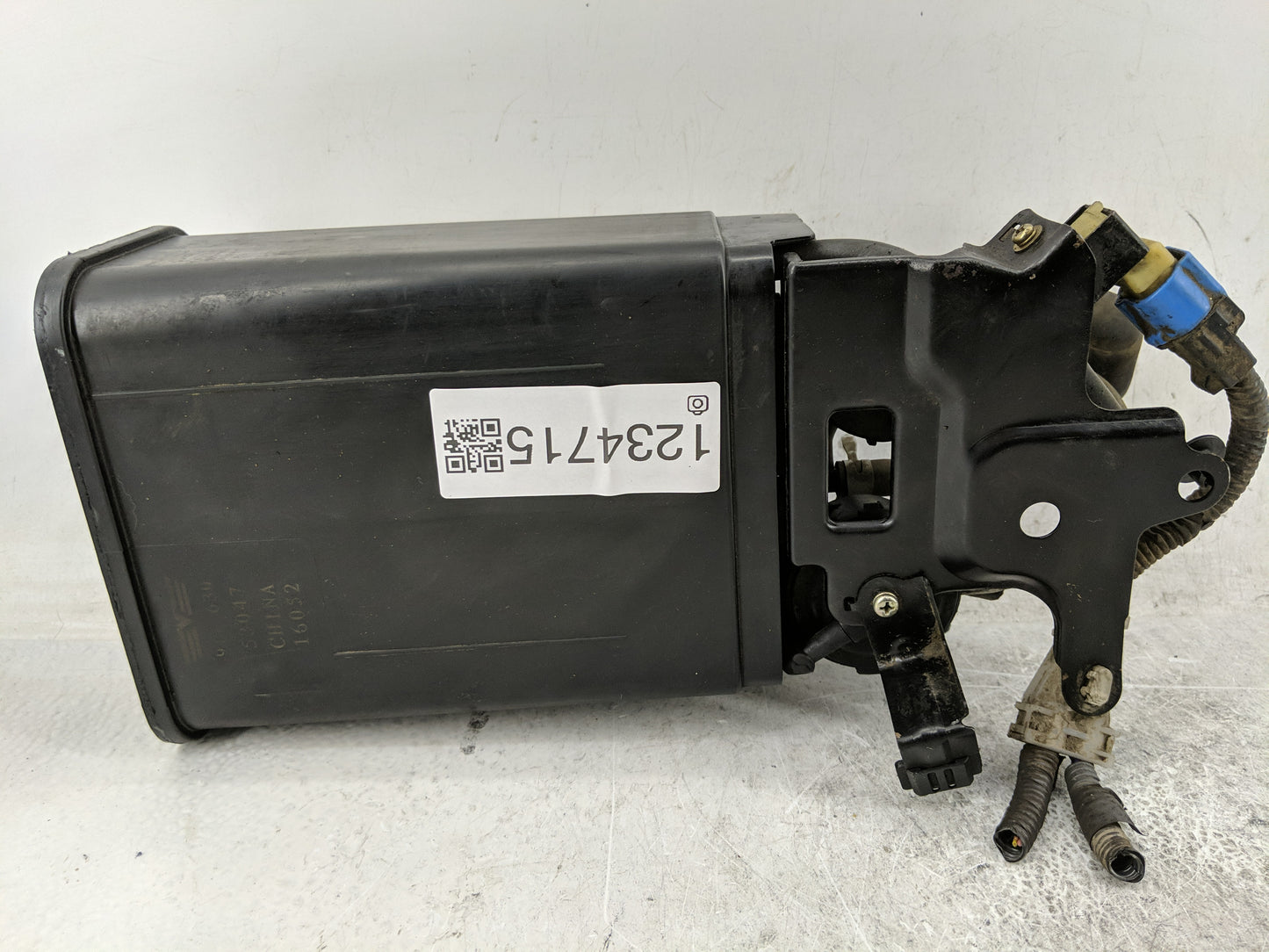 2002 Toyota Camry Fuel Vapor Charcoal Canister - Oemusedautoparts1.com