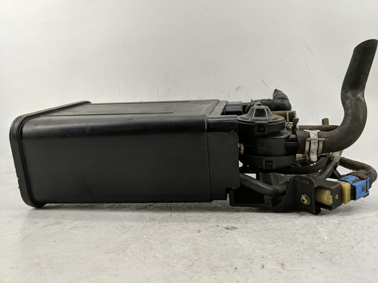 2002 Toyota Camry Fuel Vapor Charcoal Canister - Oemusedautoparts1.com
