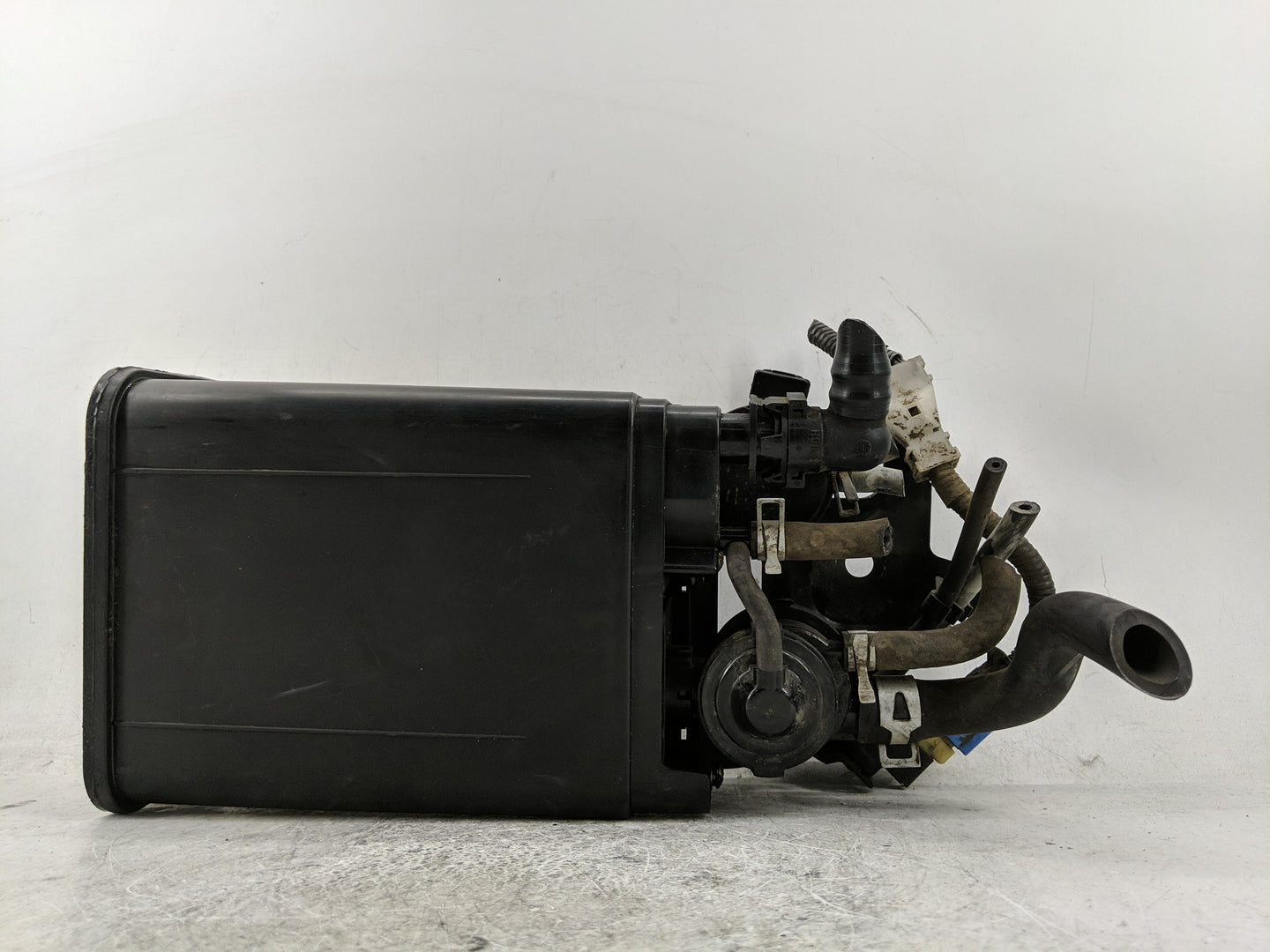 2002 Toyota Camry Fuel Vapor Charcoal Canister - Oemusedautoparts1.com