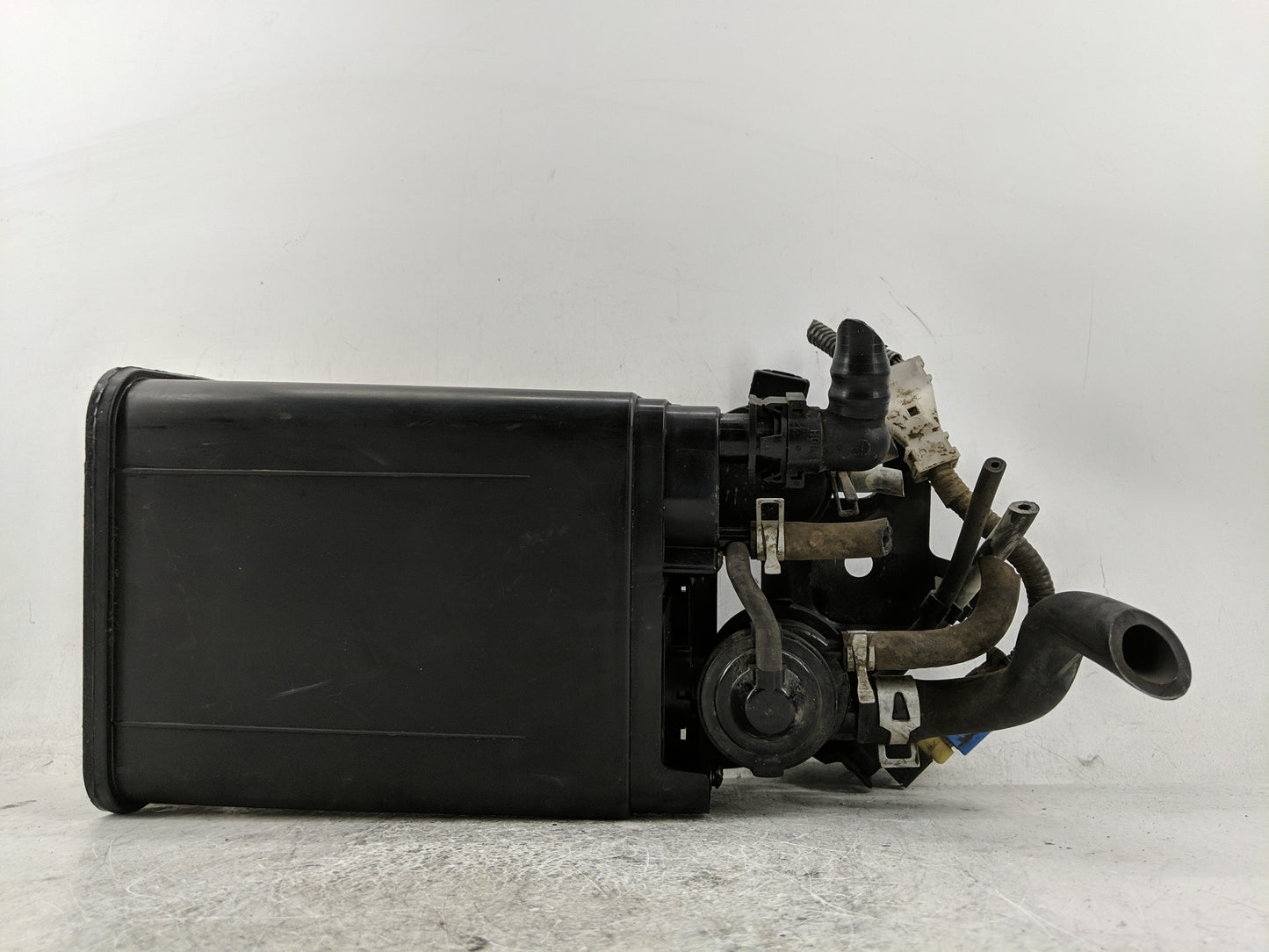 2002 Toyota Camry Fuel Vapor Charcoal Canister - Oemusedautoparts1.com