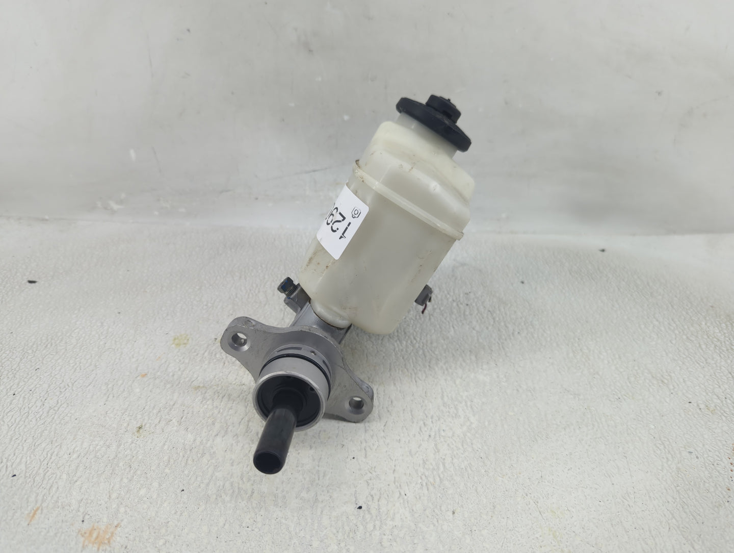 2002-2006 Toyota Camry Brake Master Cylinder 1290512 - Oemusedautoparts1.com