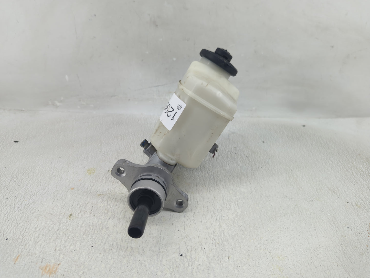 2002-2006 Toyota Camry Brake Master Cylinder 1290512 - Oemusedautoparts1.com