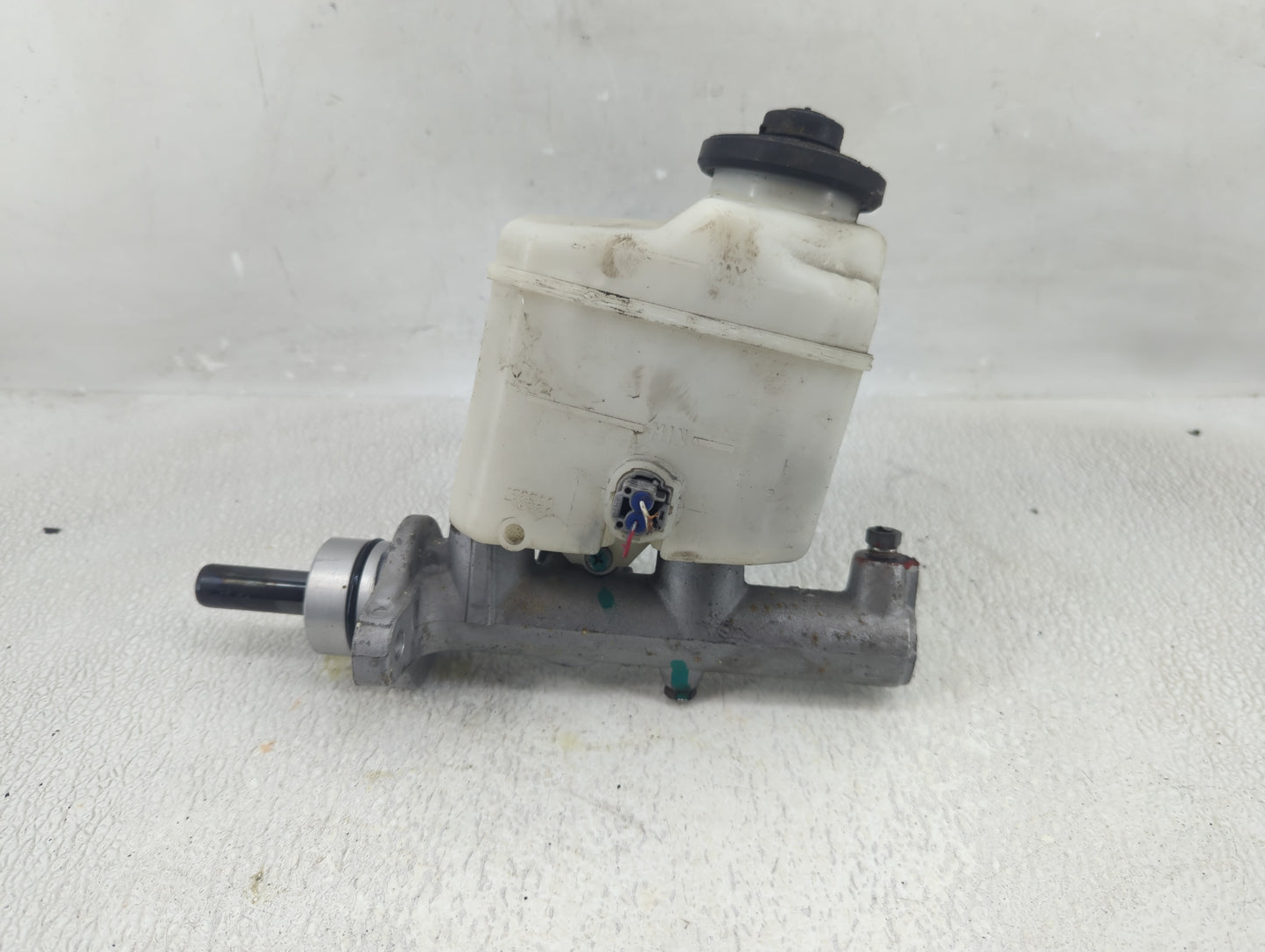 2002-2006 Toyota Camry Brake Master Cylinder 1290512 - Oemusedautoparts1.com