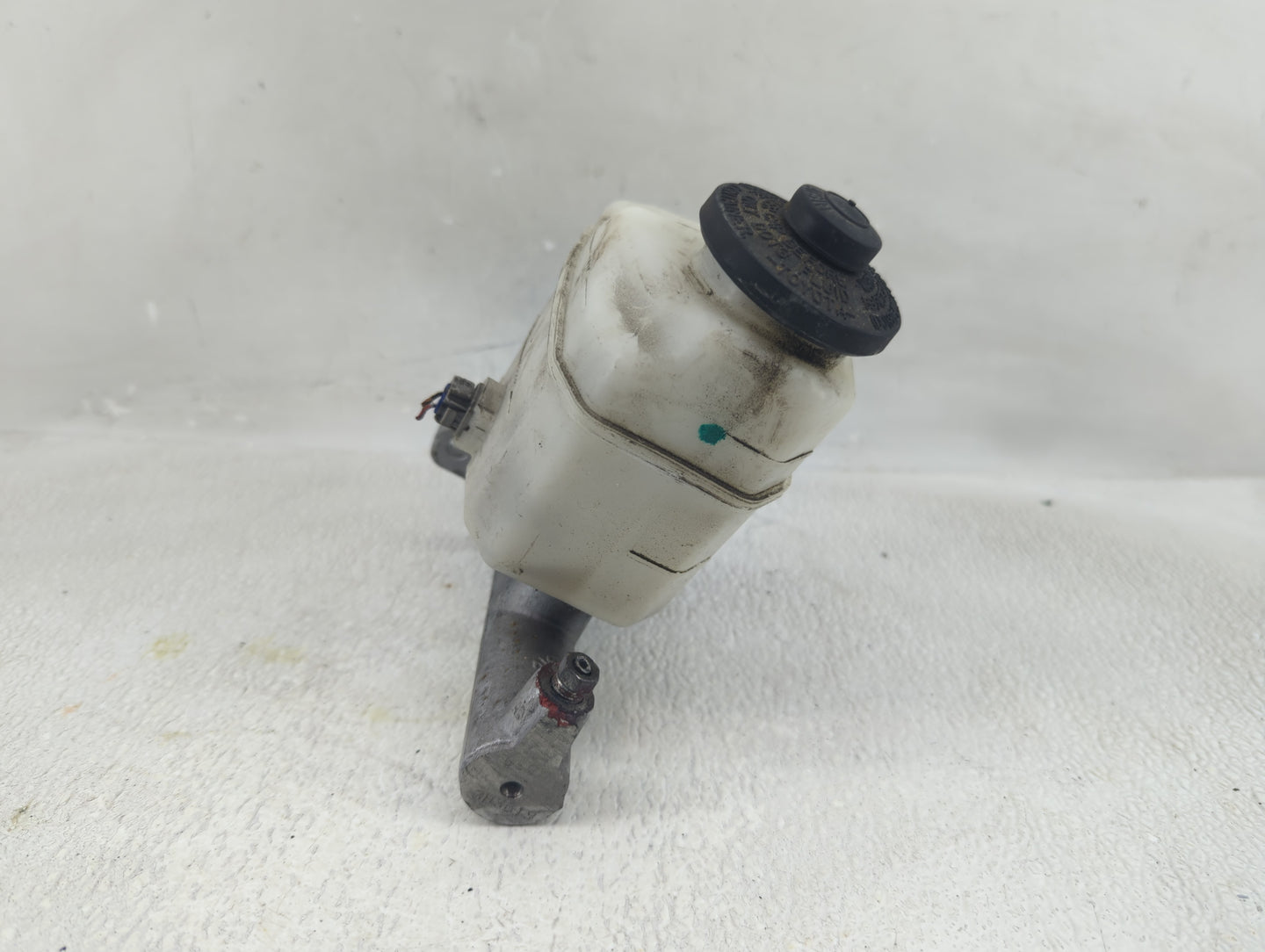 2002-2006 Toyota Camry Brake Master Cylinder 1290512 - Oemusedautoparts1.com