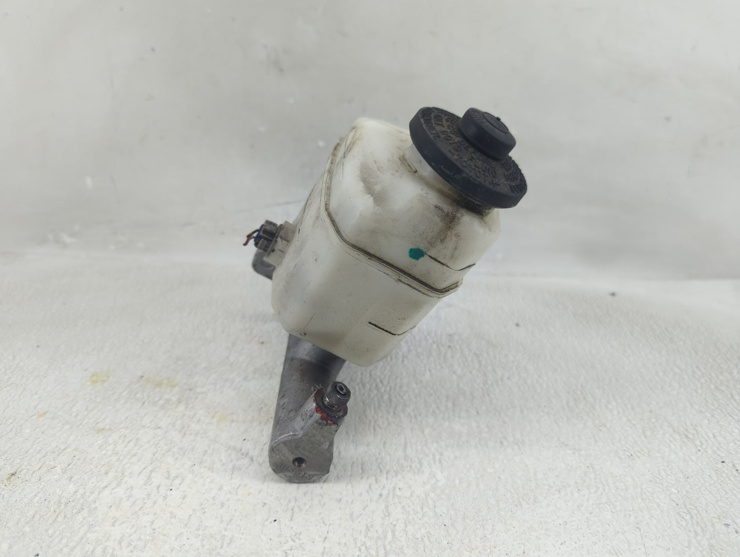 2002-2006 Toyota Camry Brake Master Cylinder 1290512 - Oemusedautoparts1.com