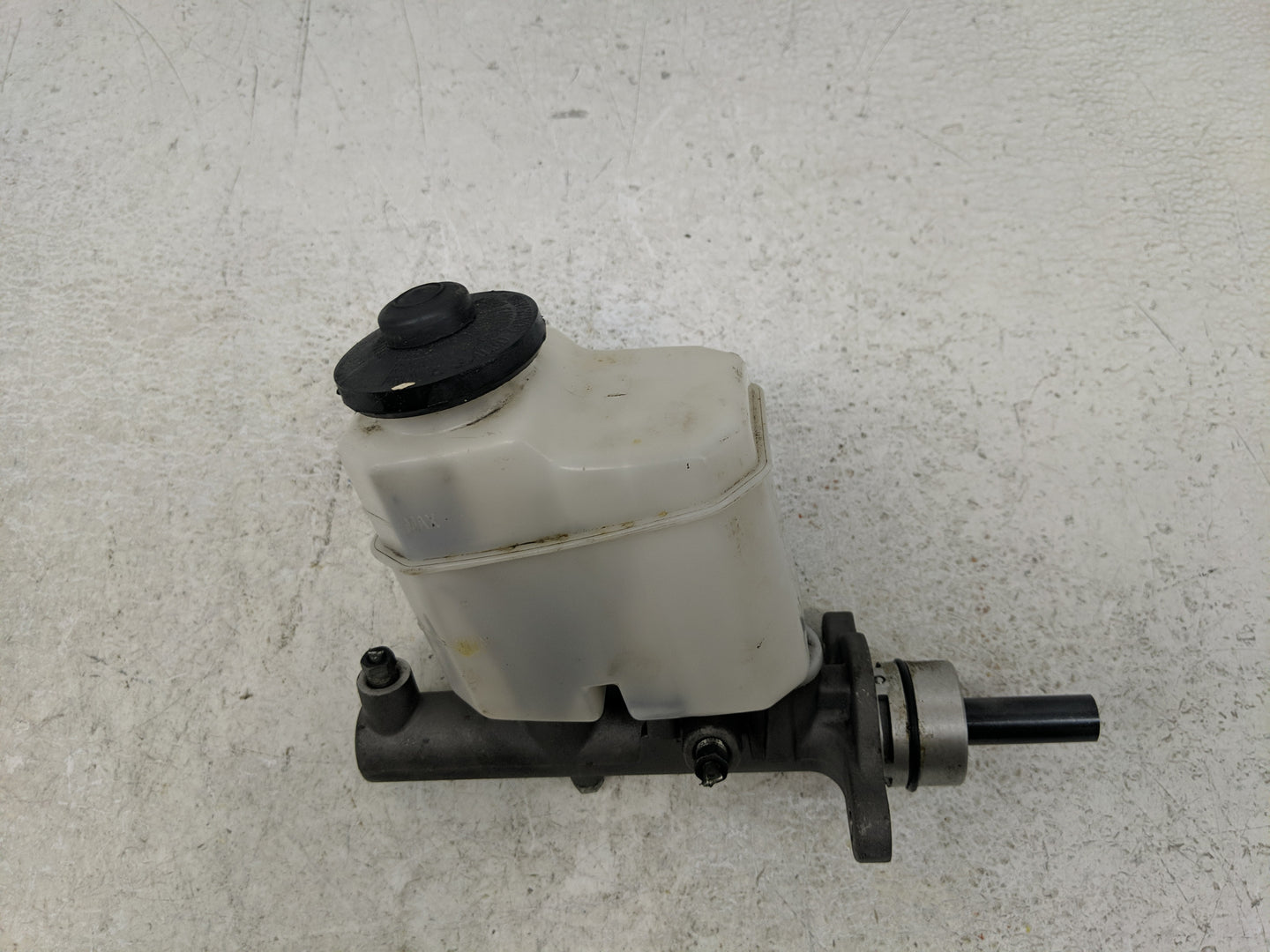 2002-2006 Toyota Camry Brake Master Cylinder - Oemusedautoparts1.com