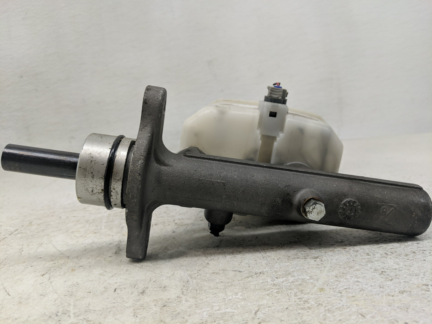 2002-2006 Toyota Camry Brake Master Cylinder 1301900 - Oemusedautoparts1.com