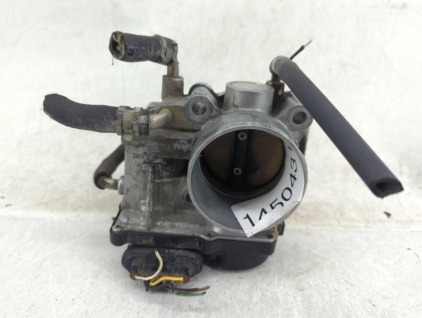 2002-2003 Toyota Camry Throttle Body P/N:22030-28030 Fits Fits 2002 2003 OEM Used Auto Parts - Oemusedautoparts1.com