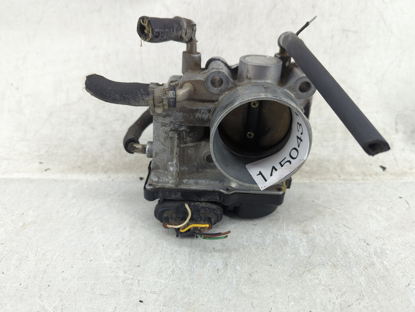 2002-2003 Toyota Camry Throttle Body P/N:22030-28030 Fits Fits 2002 2003 OEM Used Auto Parts - Oemusedautoparts1.com