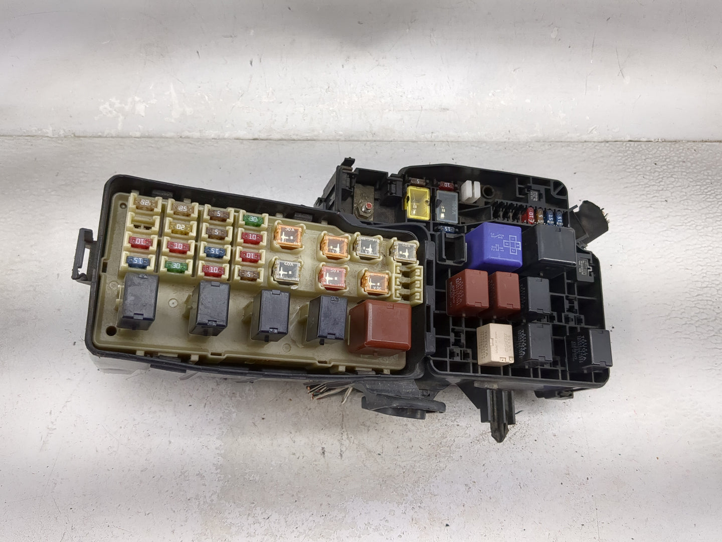 2002-2004 Toyota Camry Fusebox Fuse Box Panel Relay Module Fits Fits 2002 2003 2004 OEM Used Auto Parts - Oemusedautoparts1.