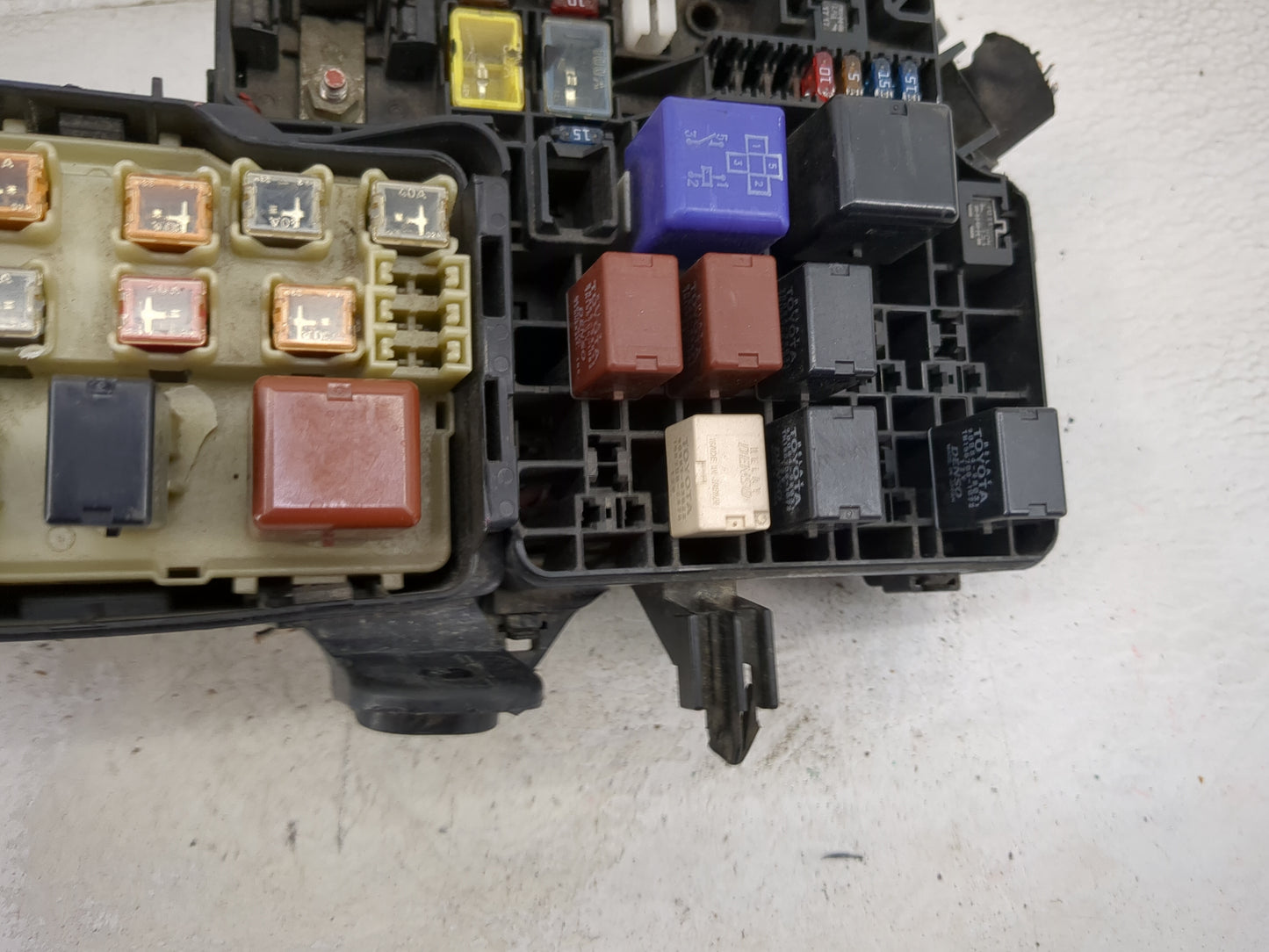 2002-2004 Toyota Camry Fusebox Fuse Box Panel Relay Module Fits Fits 2002 2003 2004 OEM Used Auto Parts - Oemusedautoparts1.
