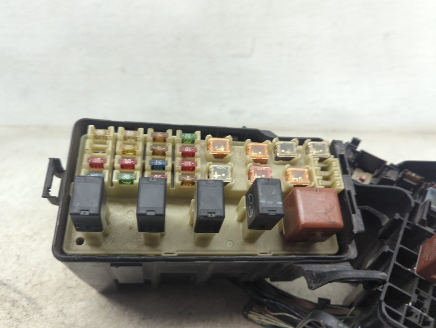 2002 Toyota Camry Fusebox Fuse Box Panel Relay Module Fits OEM Used Auto Parts - Oemusedautoparts1.com