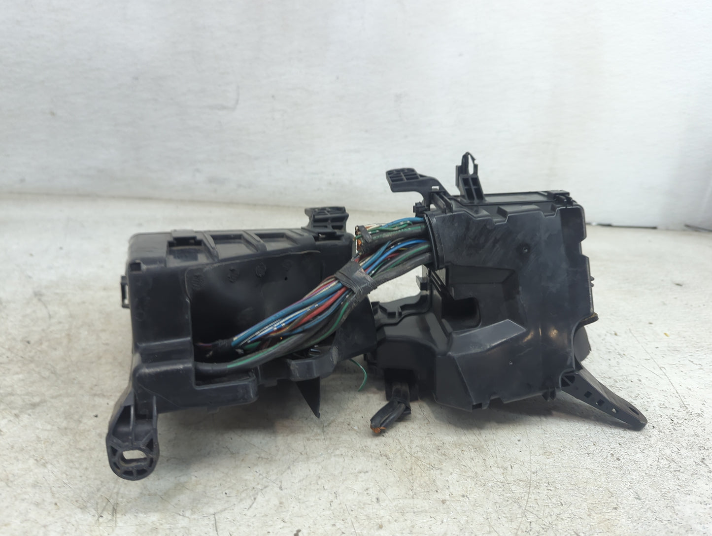 2002 Toyota Camry Fusebox Fuse Box Panel Relay Module Fits OEM Used Auto Parts - Oemusedautoparts1.com