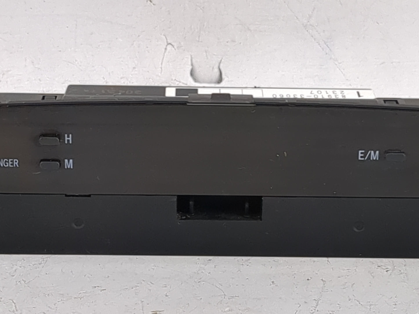 2002 Toyota Camry Digitial Dash Clock P/N:83910-33060 Fits OEM Used Auto Parts - Oemusedautoparts1.com