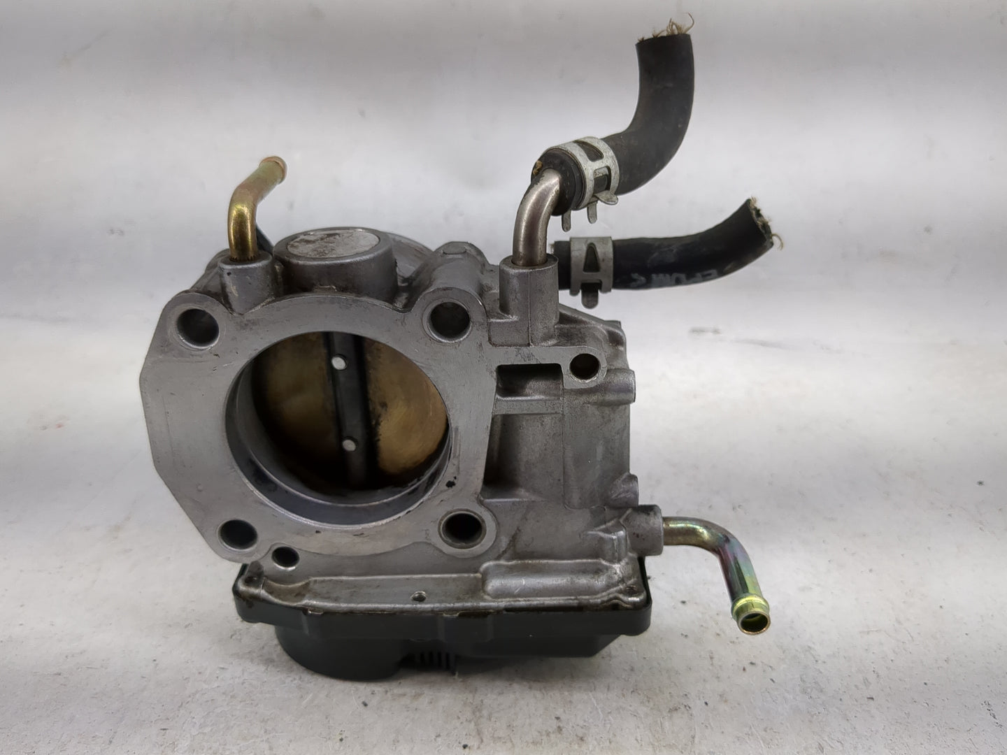 2002-2003 Toyota Camry Throttle Body P/N:22030-0H010 Fits Fits 2002 2003 OEM Used Auto Parts - Oemusedautoparts1.com