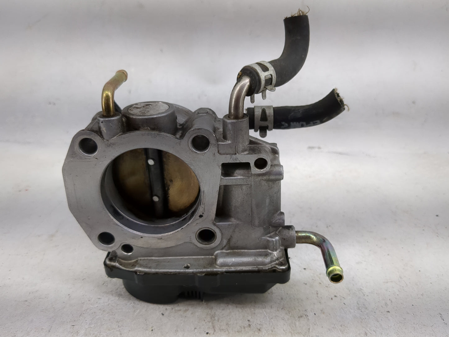 2002-2003 Toyota Camry Throttle Body P/N:22030-0H010 Fits Fits 2002 2003 OEM Used Auto Parts - Oemusedautoparts1.com
