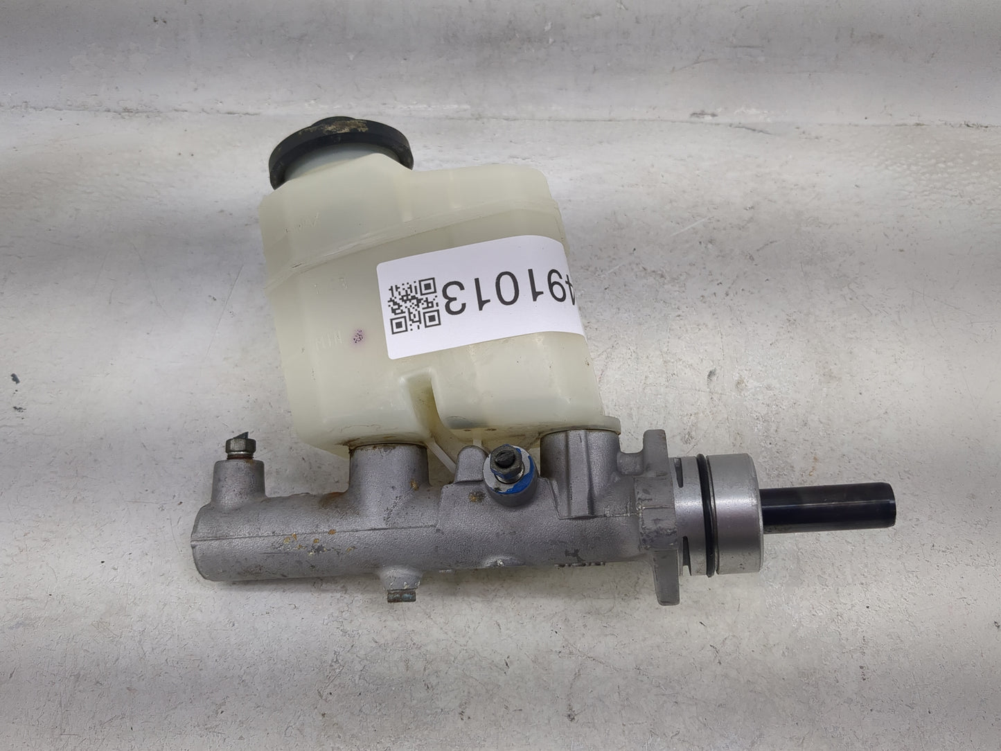 2002 Toyota Camry Brake Master Cylinder - Oemusedautoparts1.com