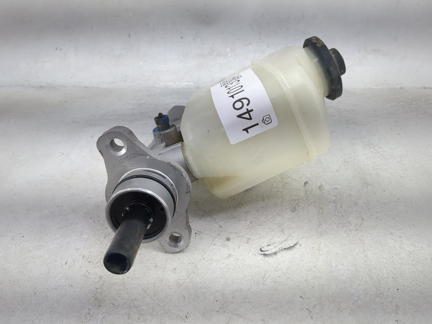 2002 Toyota Camry Brake Master Cylinder - Oemusedautoparts1.com