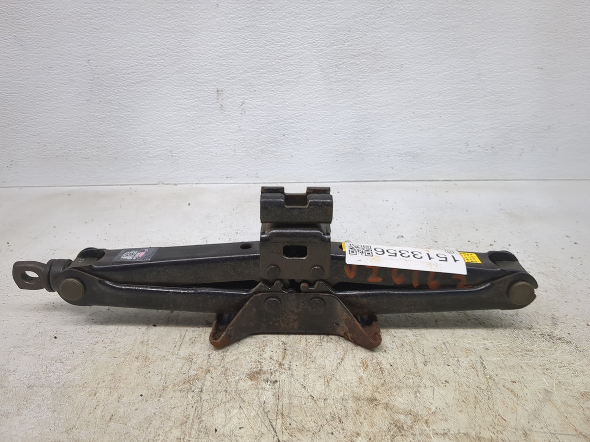 2002 Toyota Camry Spare Scissor Car Jack 1513356 - Oemusedautoparts1.com