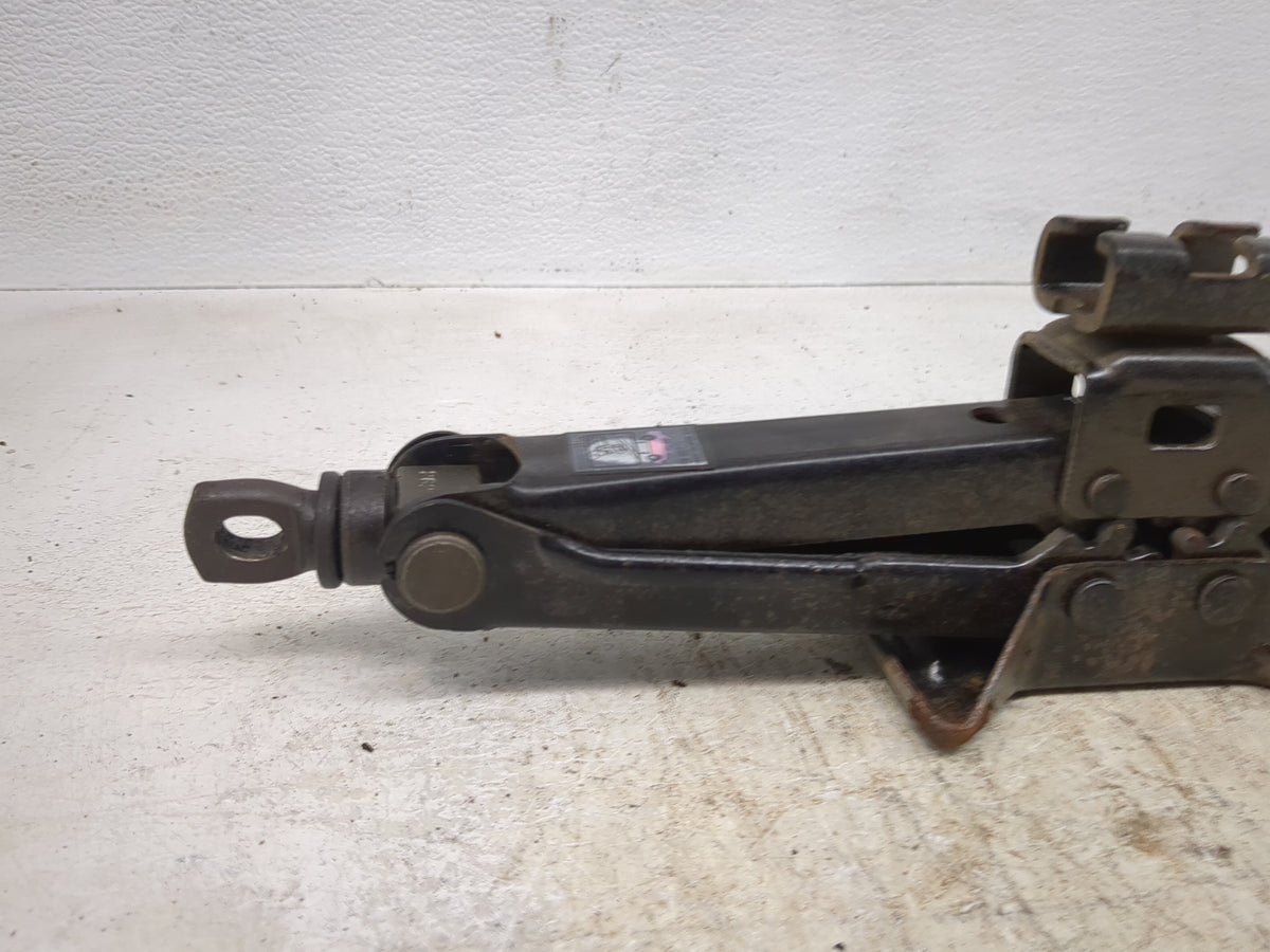 2002 Toyota Camry Spare Scissor Car Jack 1513356 - Oemusedautoparts1.com