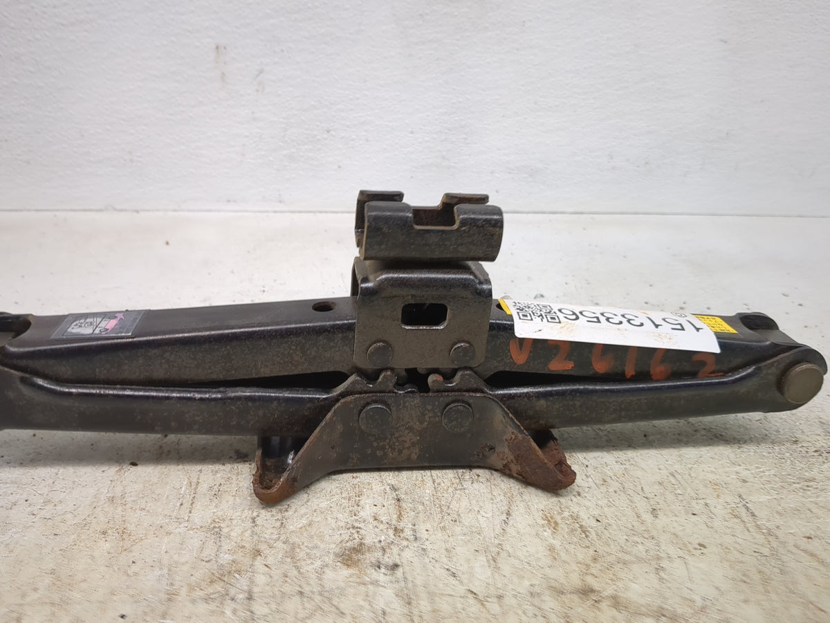 2002 Toyota Camry Spare Scissor Car Jack 1513356 - Oemusedautoparts1.com