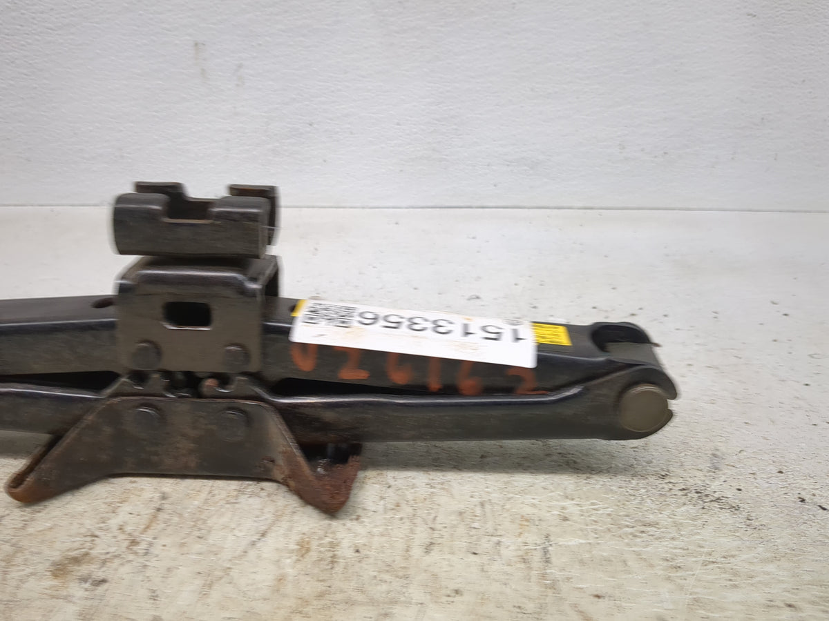 2002 Toyota Camry Spare Scissor Car Jack 1513356 - Oemusedautoparts1.com