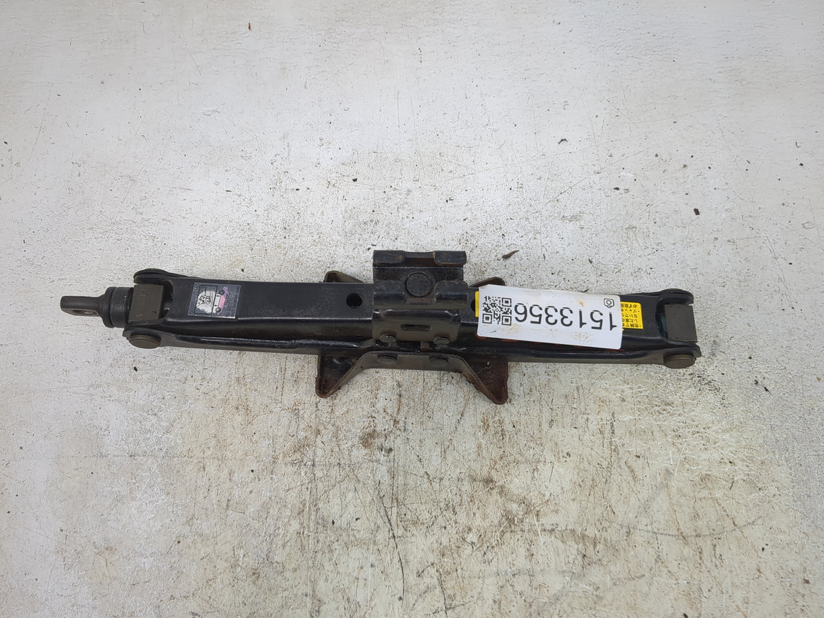 2002 Toyota Camry Spare Scissor Car Jack 1513356 - Oemusedautoparts1.com