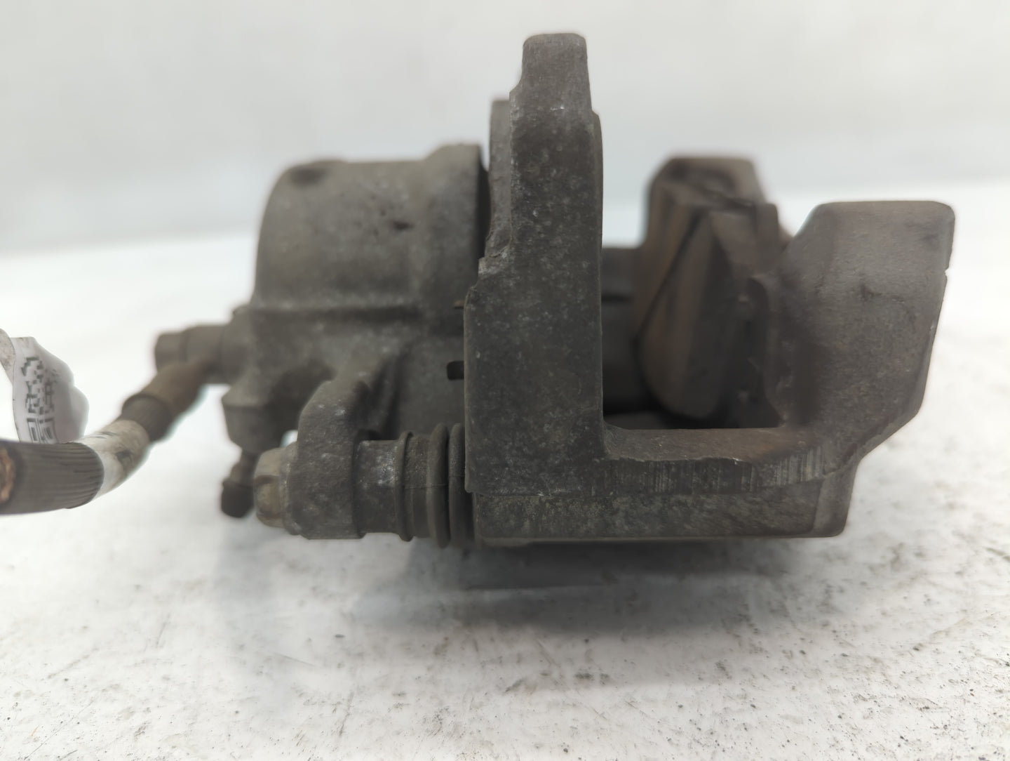 2002-2006 Toyota Camry Front Driver Left Brake Caliper - Oemusedautoparts1.com