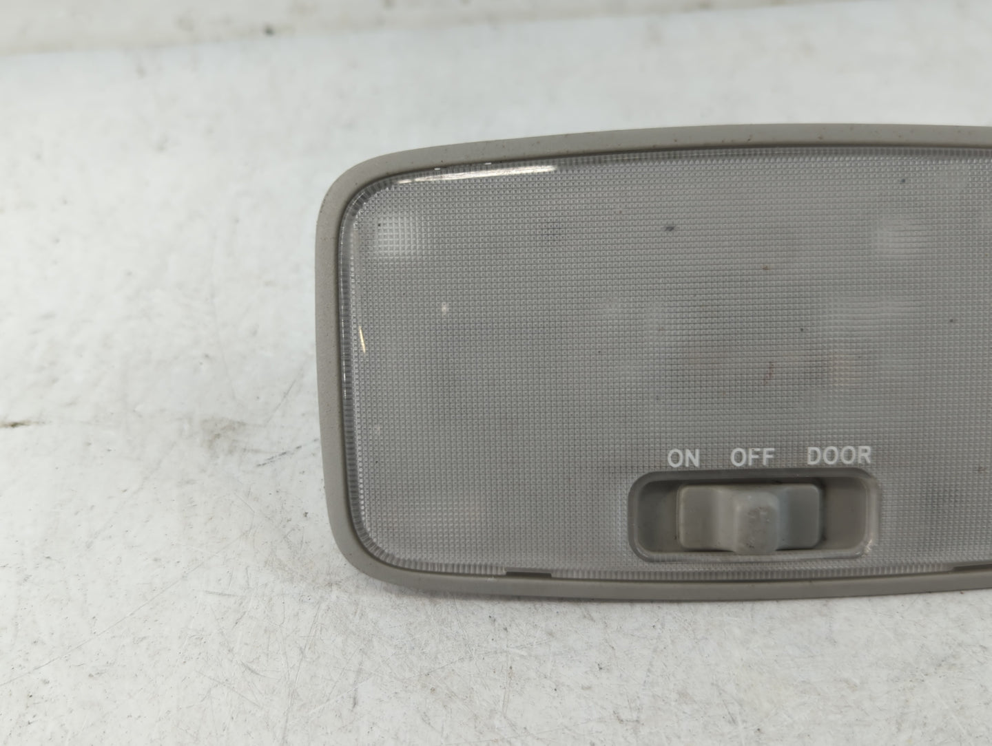 2002-2006 Toyota Camry Overhead Roof Console 888336 - Oemusedautoparts1.com