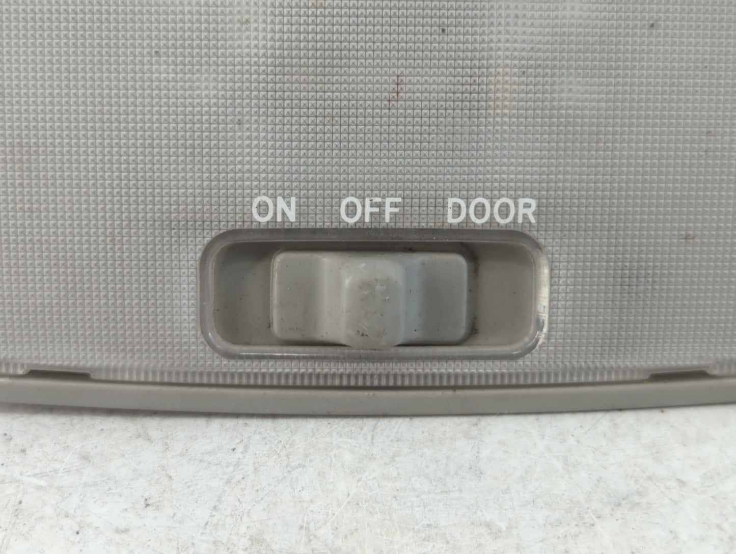 2002 Toyota Camry Overhead Roof Console - Oemusedautoparts1.com