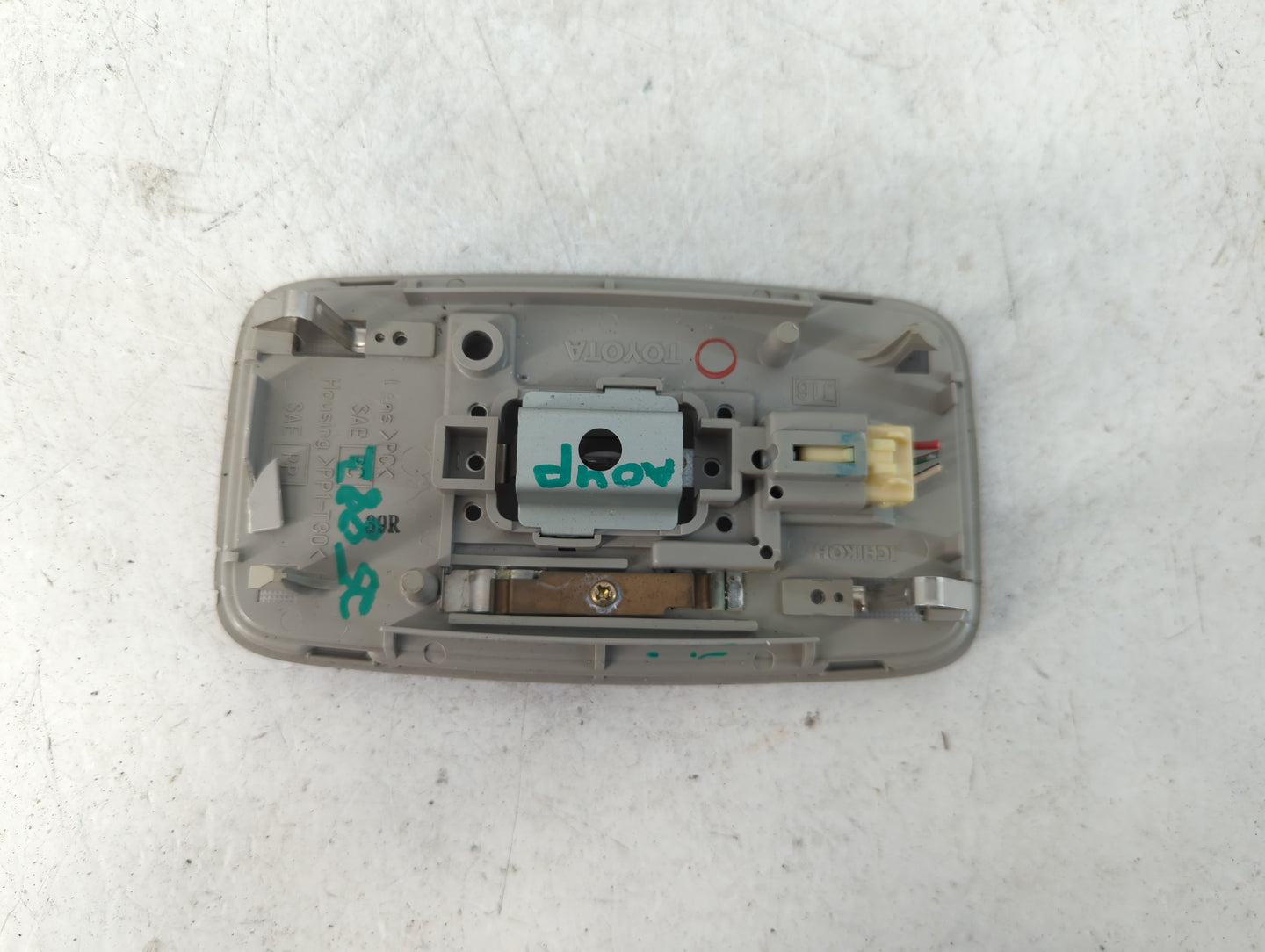 2002 Toyota Camry Overhead Roof Console - Oemusedautoparts1.com