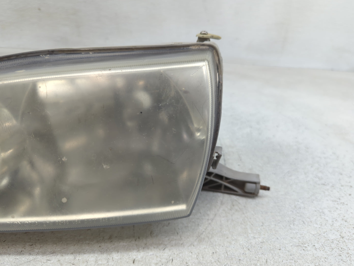 2001-2002 Toyota Corolla Driver Left Oem Head Light Headlight Lamp - Oemusedautoparts1.com
