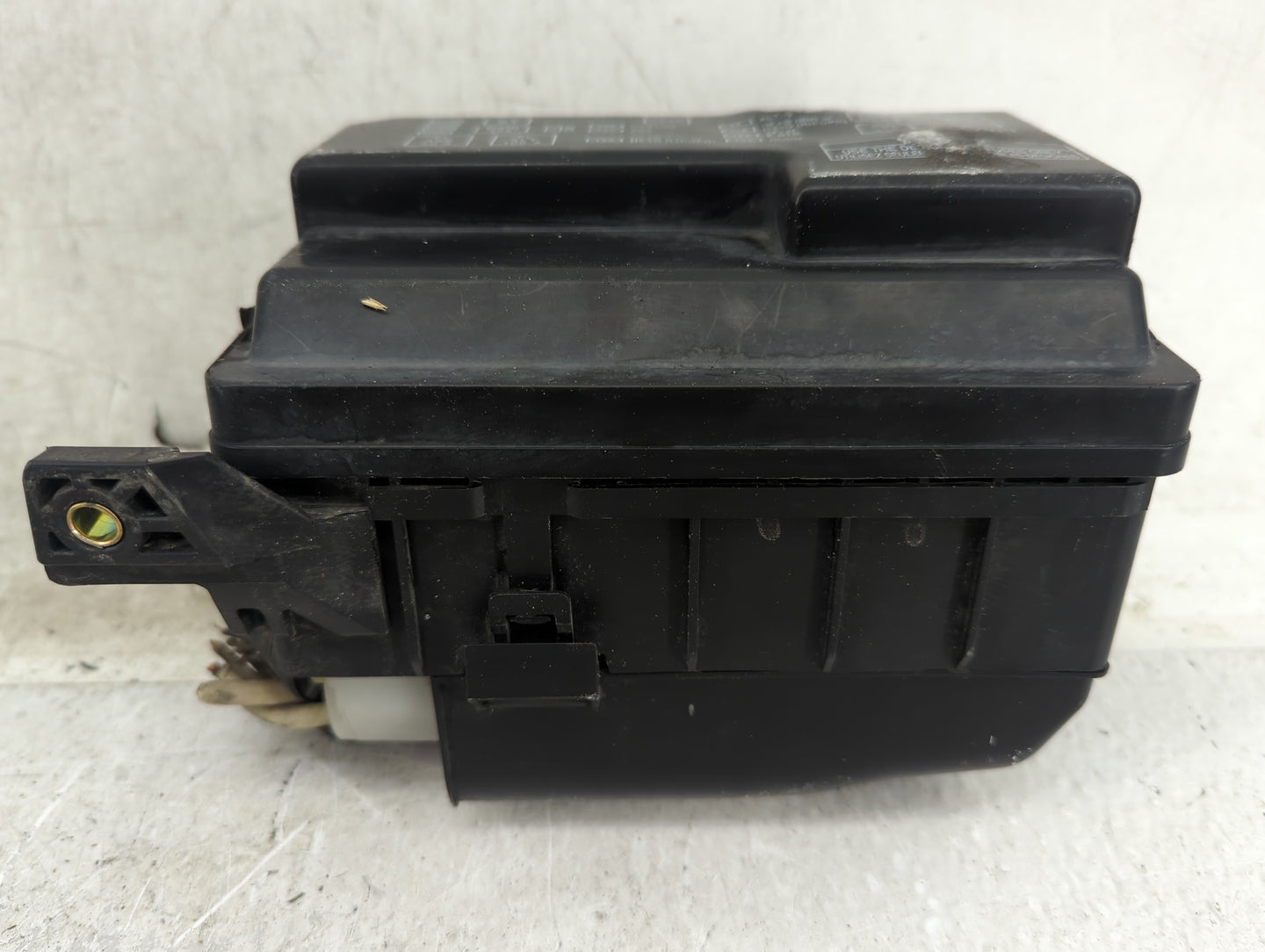 2000-2002 Toyota Corolla Fusebox Fuse Box Panel Relay Module P/N:82672-02051 Fits Fits 2000 2001 2002 OEM Used Auto Parts - 