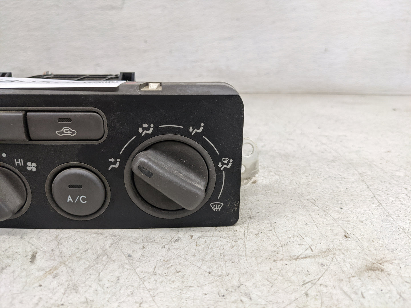 2002 Toyota Corolla Climate Control Module Temperature AC/Heater Replacement P/N:080601B Fits OEM Used Auto Parts - Oemuseda