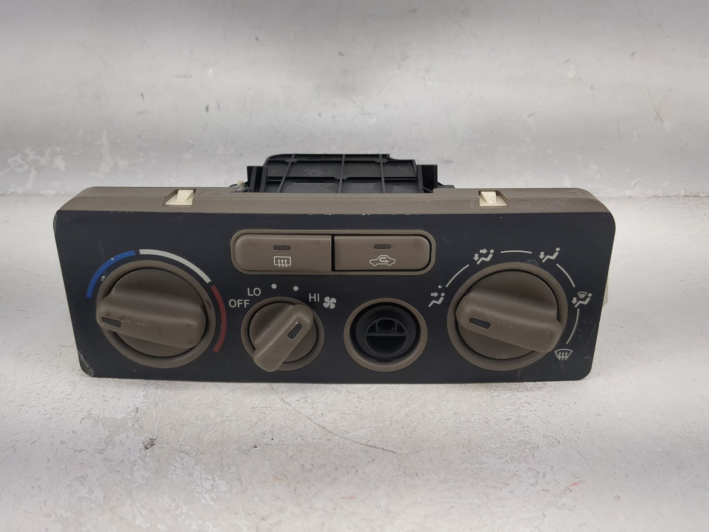 2001-2002 Toyota Corolla Climate Control Module Temperature AC/Heater Replacement P/N:5590002070 Fits Fits 2001 2002 OEM Use