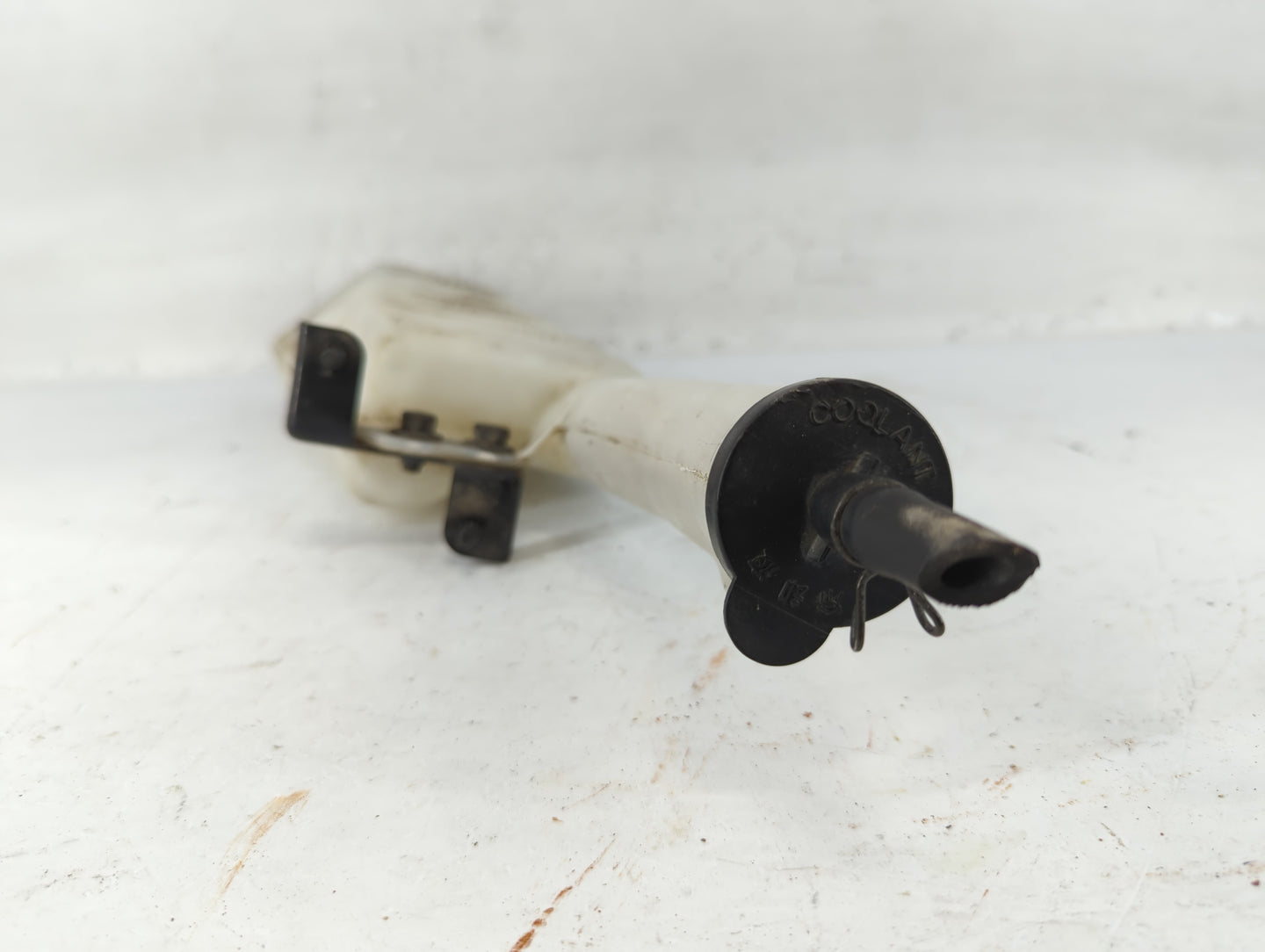 1998-2002 Toyota Corolla Radiator Coolant Overflow Expansion Tank Bottle - Oemusedautoparts1.com