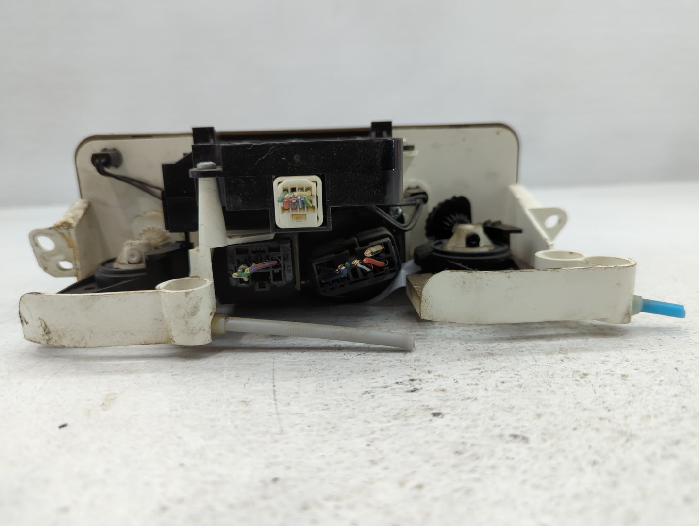 2001-2002 Toyota Corolla Climate Control Module Temperature AC/Heater Replacement P/N:5590002070 Fits Fits 2001 2002 OEM Use