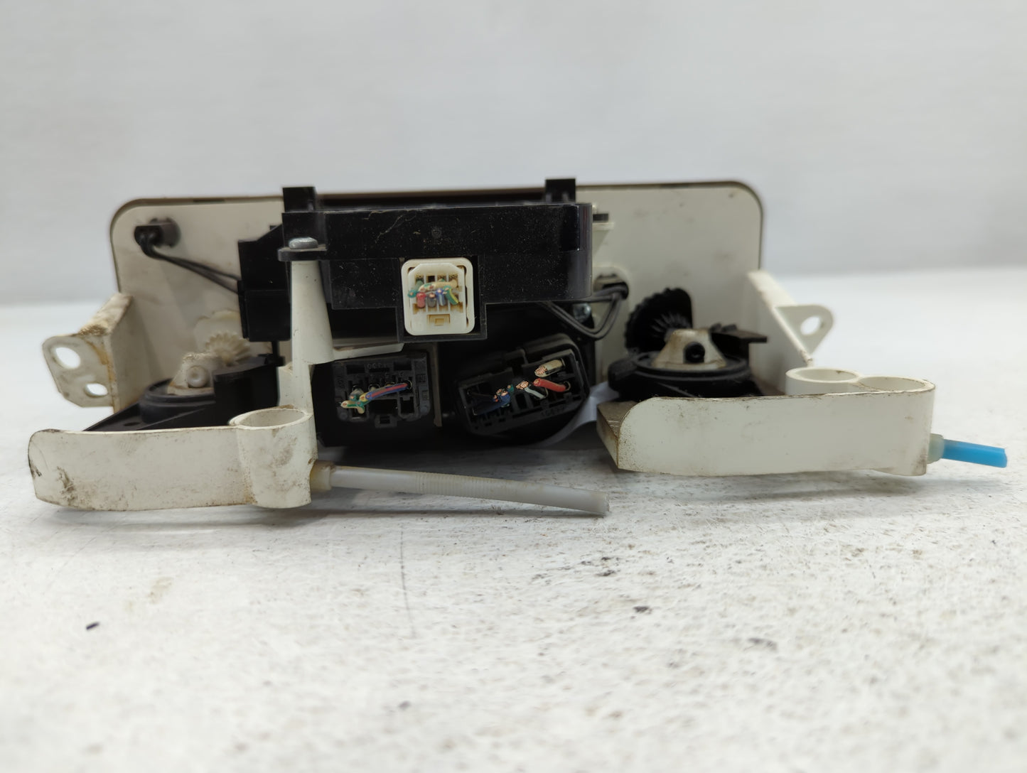 2001-2002 Toyota Corolla Climate Control Module Temperature AC/Heater Replacement P/N:5590002070 Fits Fits 2001 2002 OEM Use