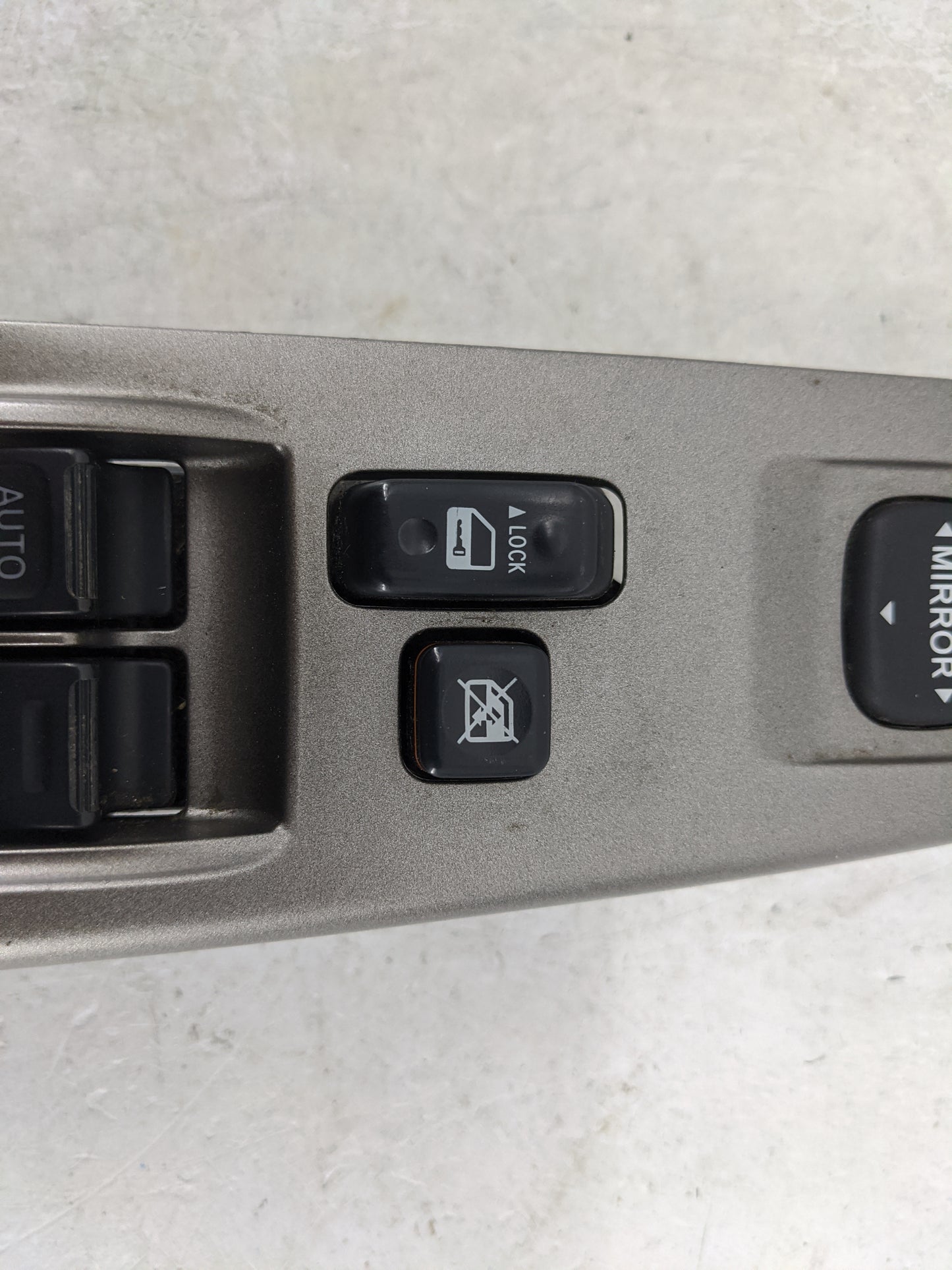 2002 Toyota Prius Master Power Window Switch Replacement Driver Side Left P/N:74232-47030 Fits OEM Used Auto Parts - Oemused