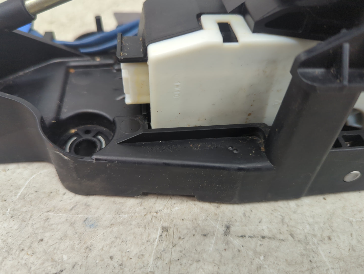 2002 Toyota Rav4 Floor Console Assembly Shifter - Oemusedautoparts1.com