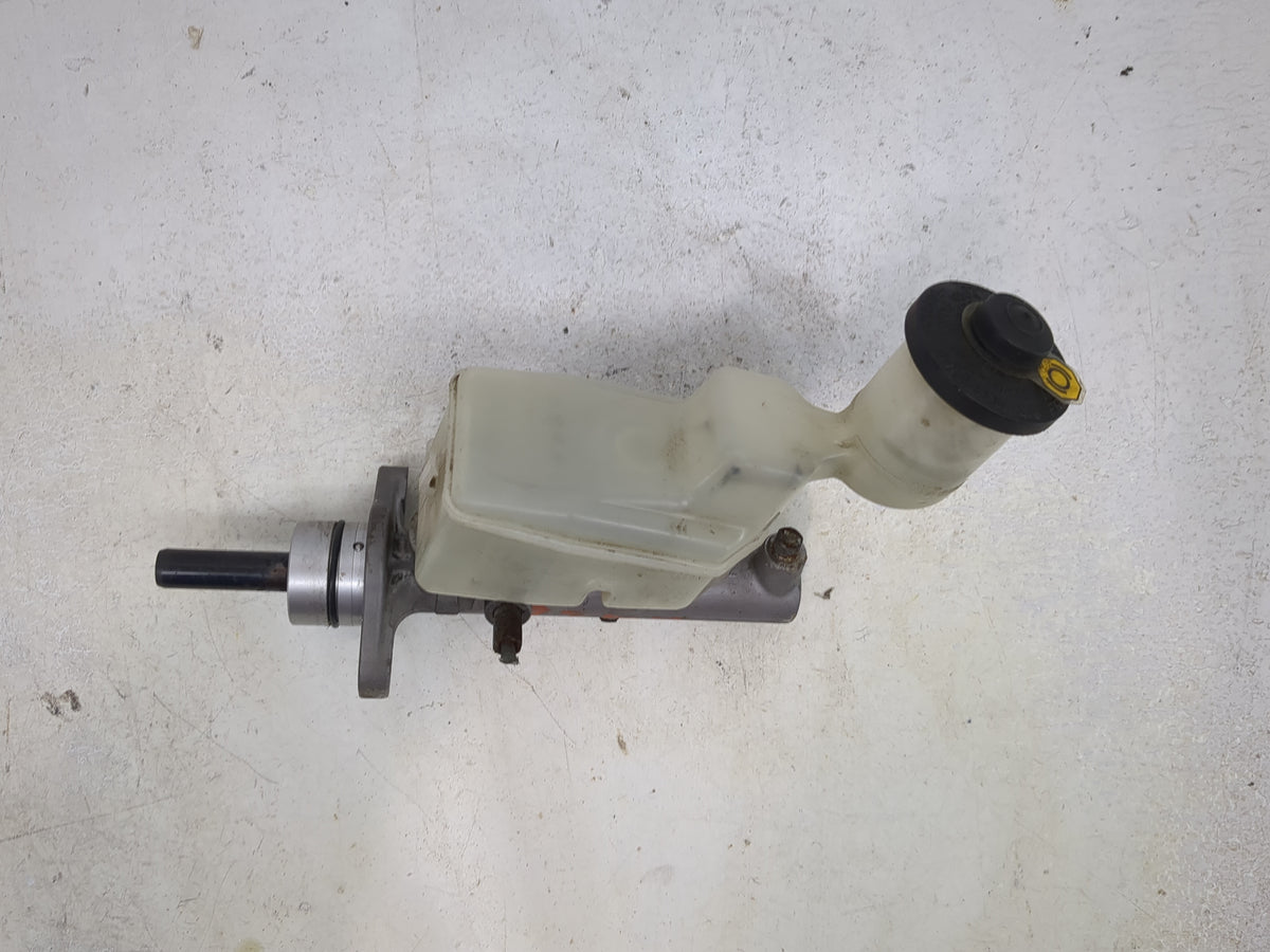 2001-2002 Toyota Rav4 Brake Master Cylinder - Oemusedautoparts1.com