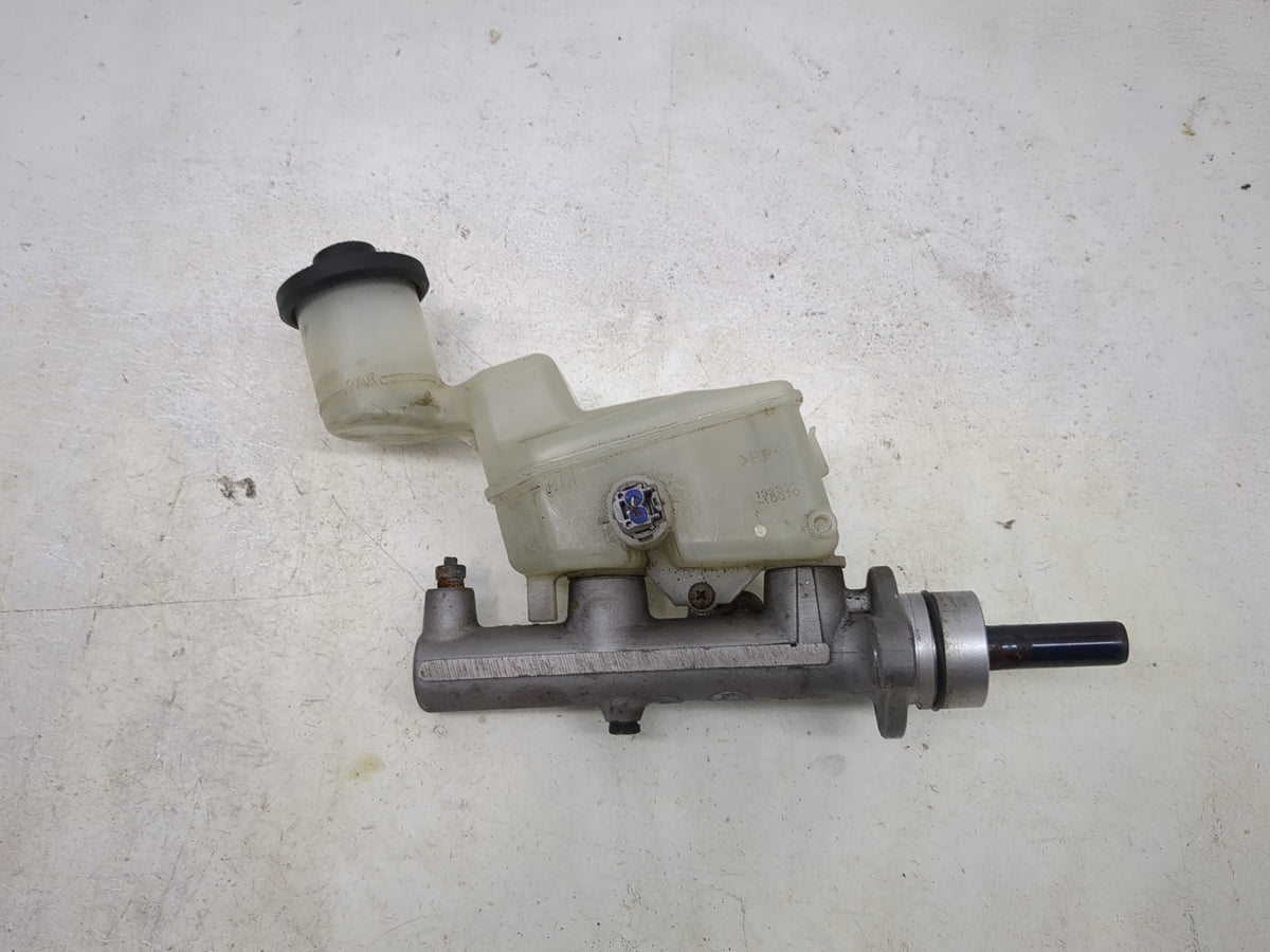 2001-2002 Toyota Rav4 Brake Master Cylinder - Oemusedautoparts1.com