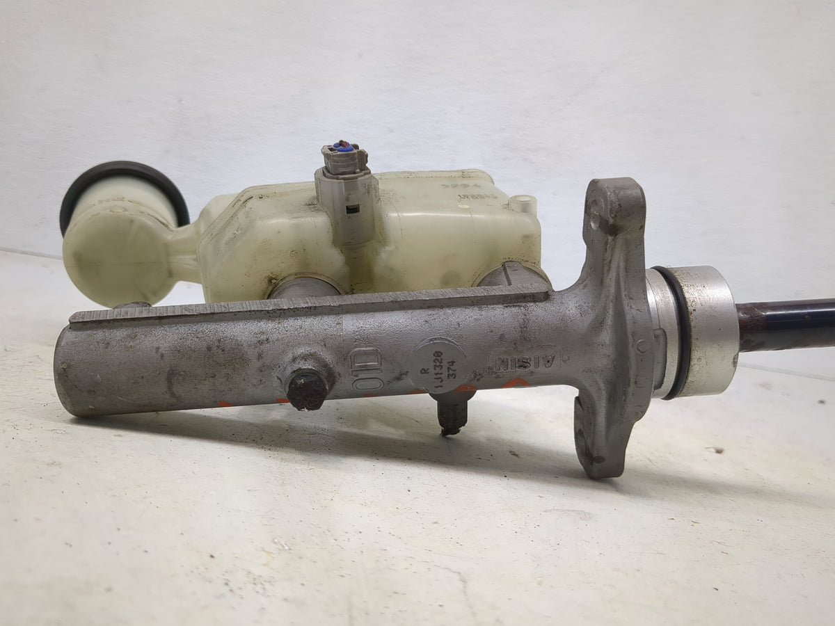 2001-2002 Toyota Rav4 Brake Master Cylinder - Oemusedautoparts1.com